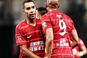 转折点！成都蓉城外线爆发，欧篮联赛前攻防权衡，气氛紧张，年轻球员得到机会的简单介绍