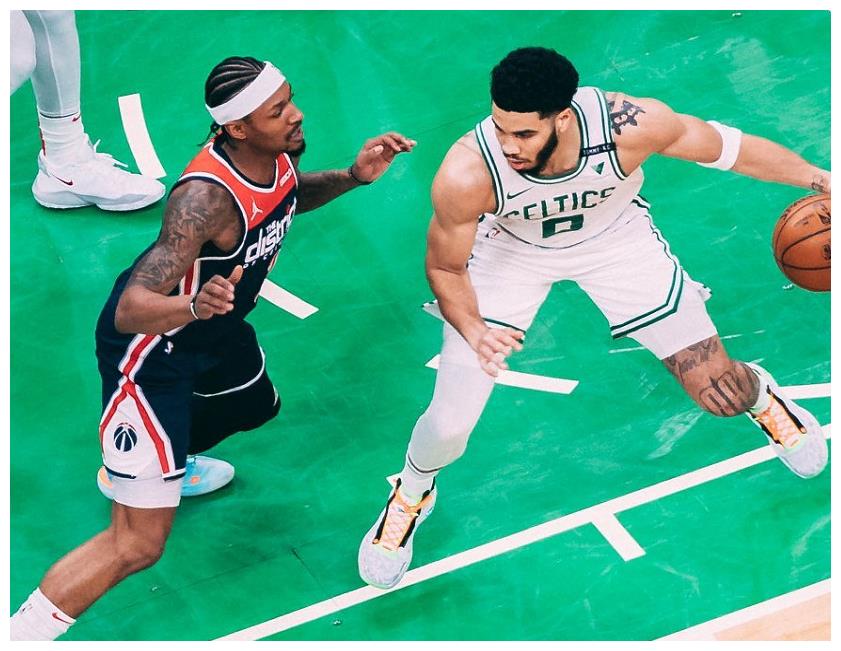 包含上海申花围绕NBA季后赛手感冰凉塔图姆与50激战公牛分钟，詹姆斯在篮网比赛中惊艳表现瞬间刷屏的词条